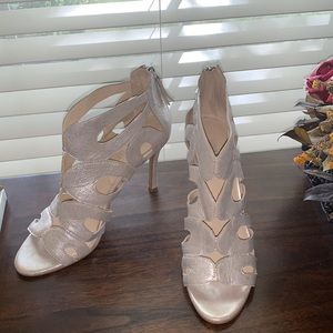 Nine West Silver Leather Back Zip Peep Toe Heel, size 8.5M